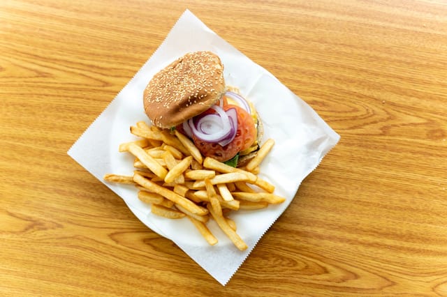 Cheeseburger Deluxe.